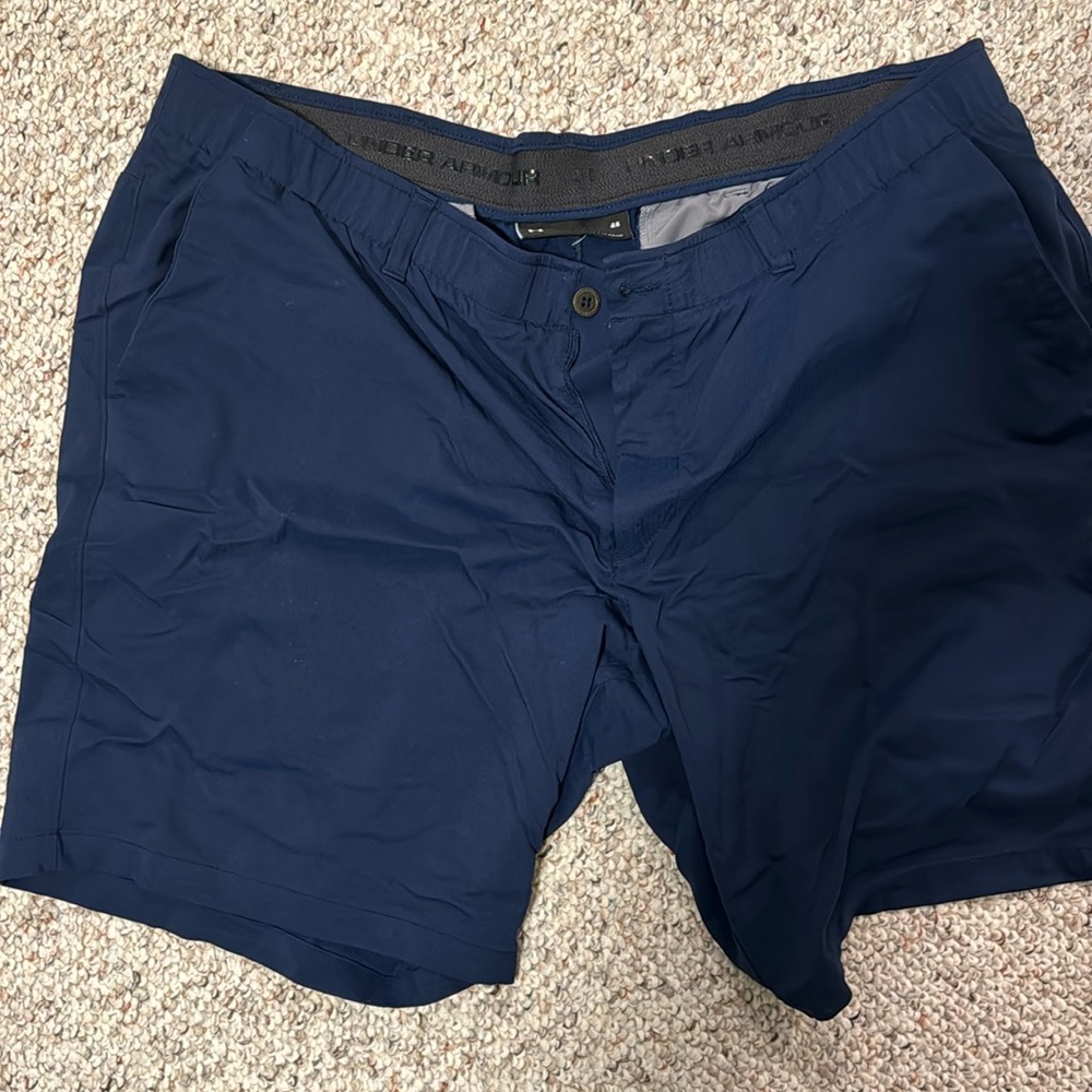 4 Pairs of men’s under Armour golf shorts